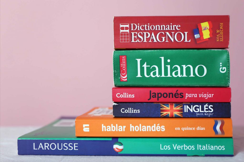 Para aprender otro idioma los diccionarios son imprescindibles