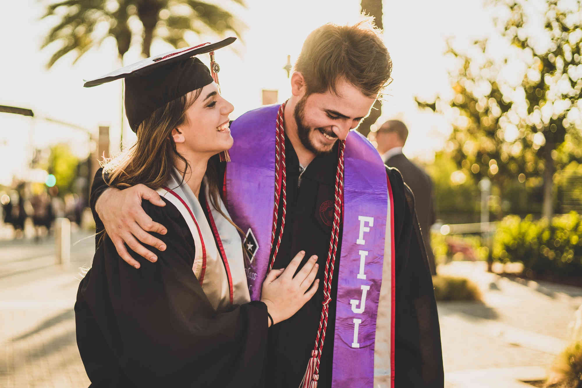 ¿Cómo se le llama a un graduado de la universidad?