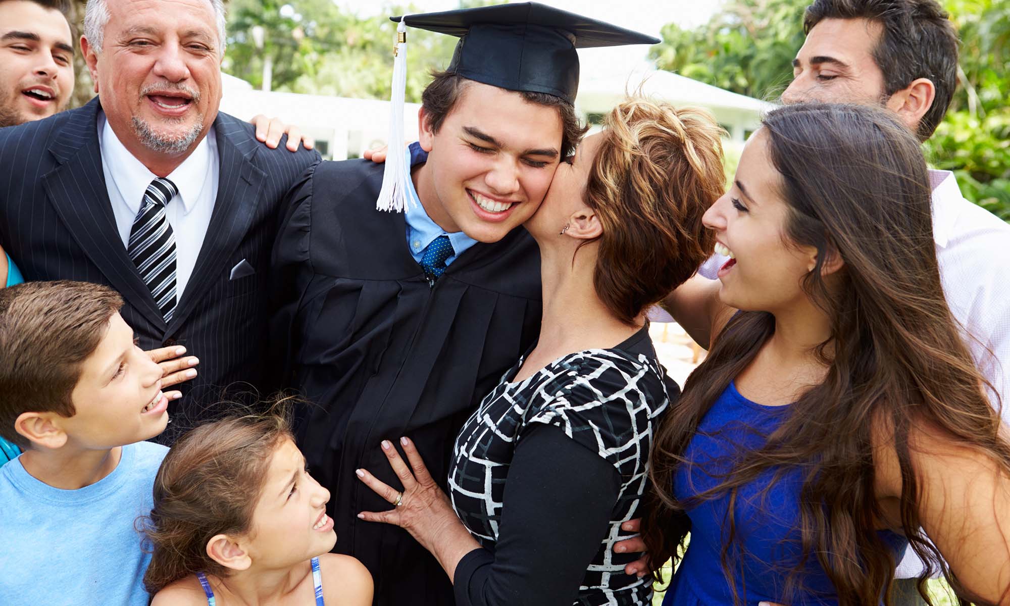 Graduación universitaria con la familia