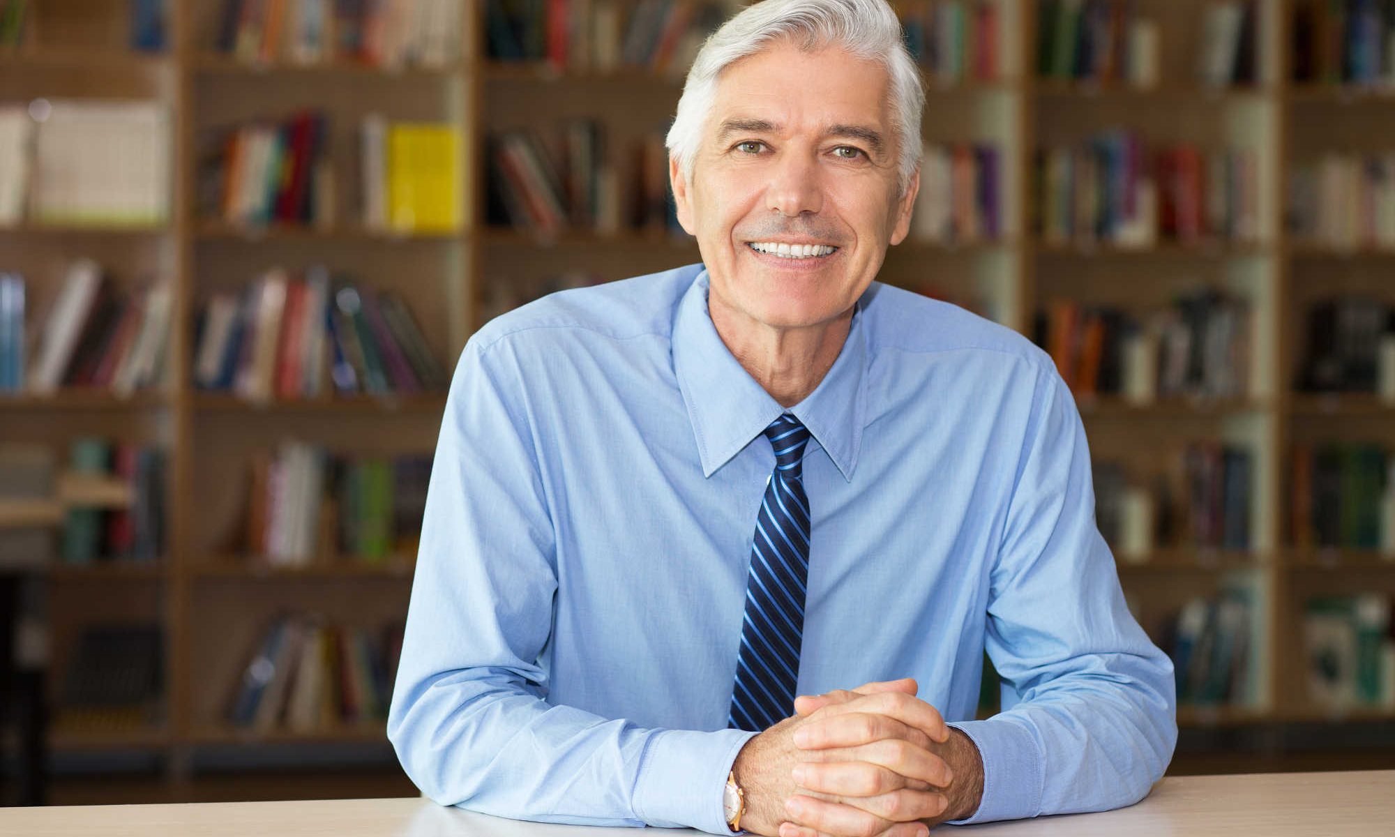 Profesor emérito en biblioteca