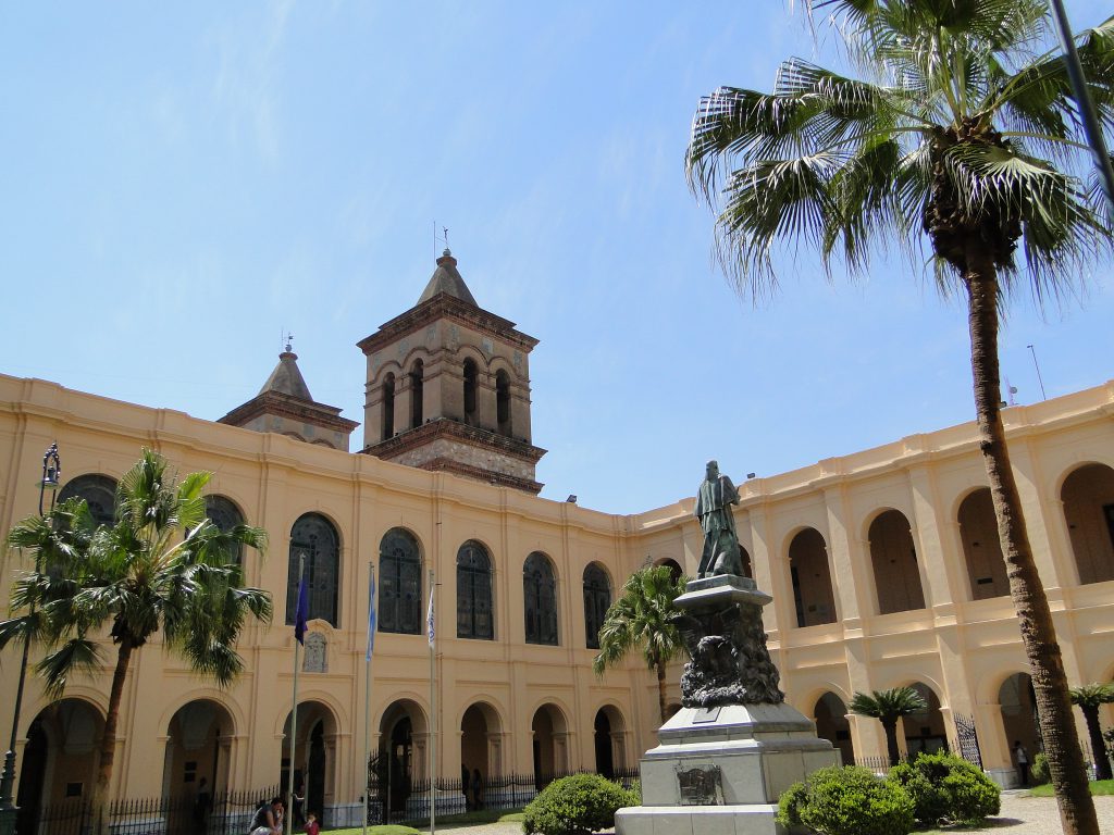 Primera universidad de Argentina